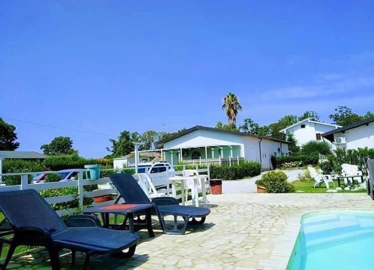 Oasi Di Francesca B&B Понтиния Экстерьер фото