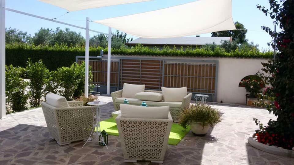 Oasi Di Francesca B&B Понтиния Экстерьер фото